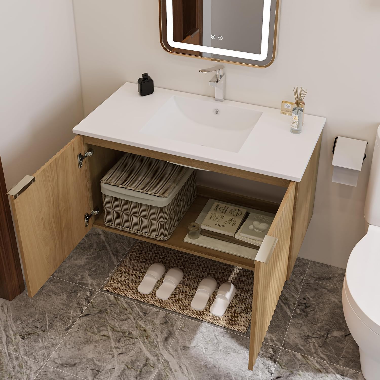 モダンなフローティング式洗面化粧台、波状テクスチャの扉付き壁 - Home Bathroom のレビューと価格
